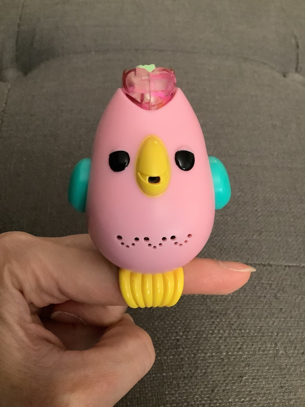 Fingerlings Sweet Tweets Interactive Bird – Record Secret Messages toy Debbie